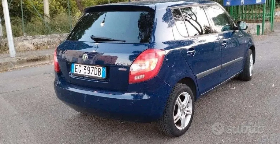 Skoda Fabia 2011 photo 3