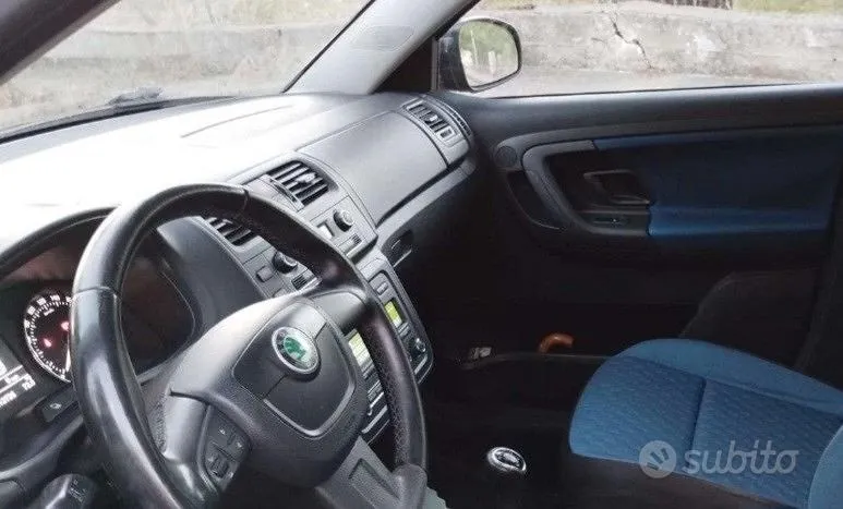 Skoda Fabia 2011 photo 4