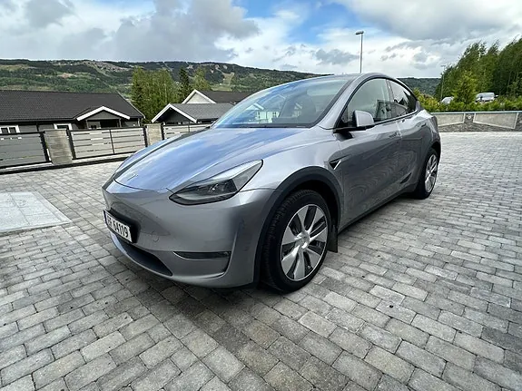 Tesla Model Y 2023 photo 5