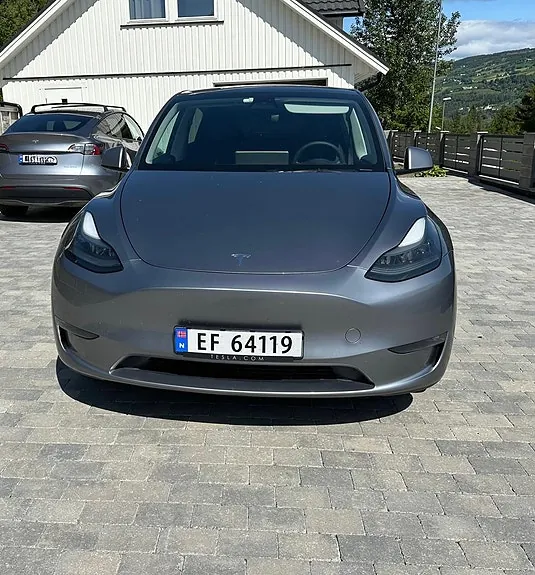 Tesla Model Y 2023 photo 3