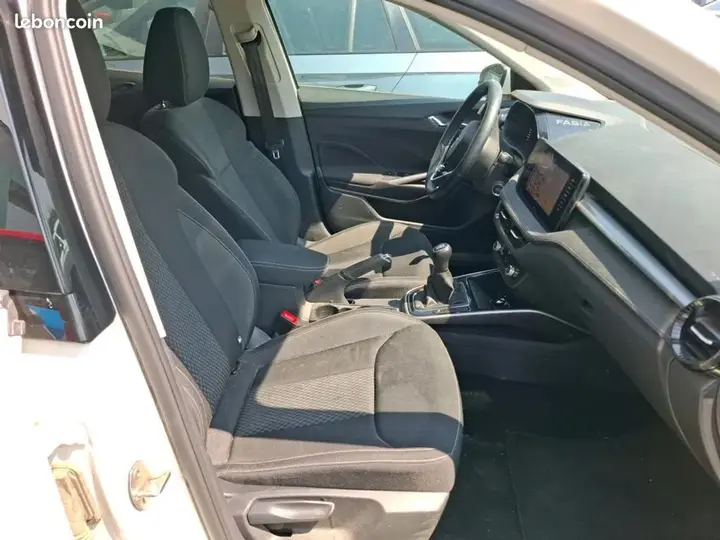 Skoda Fabia 2022 photo 2