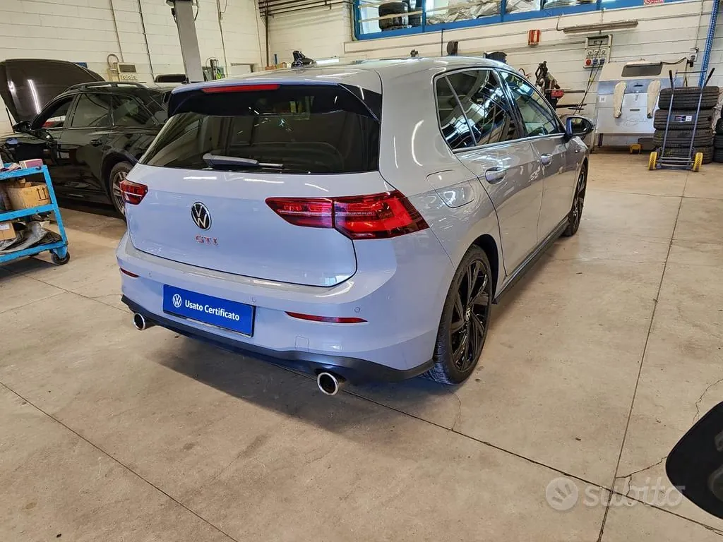 Volkswagen Golf 2023 photo 2