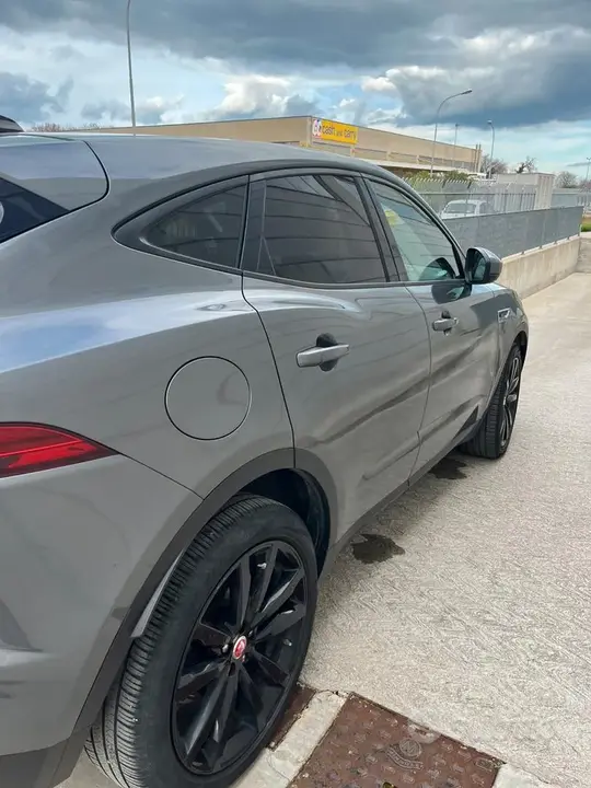 Jaguar E-Pace 2019 photo 2