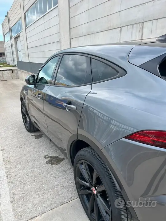 Jaguar E-Pace 2019 photo 4