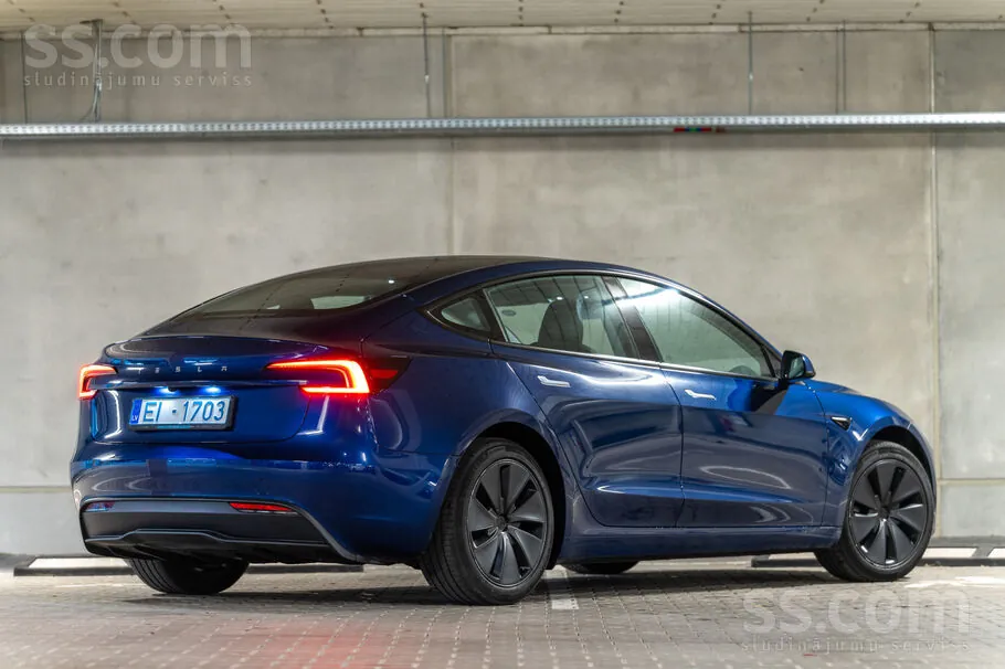 Tesla Model 3 2023 photo 4