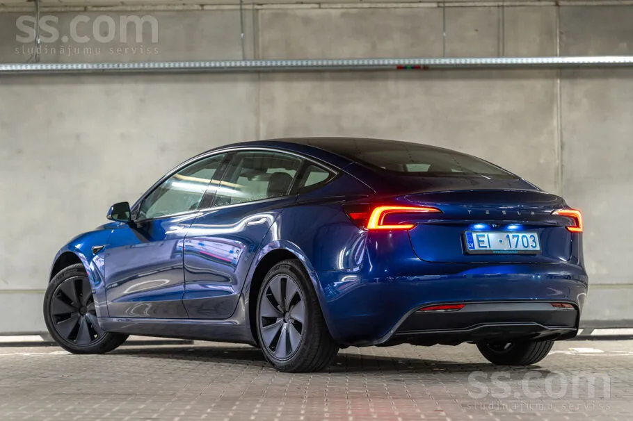 Tesla Model 3 2023 photo 3