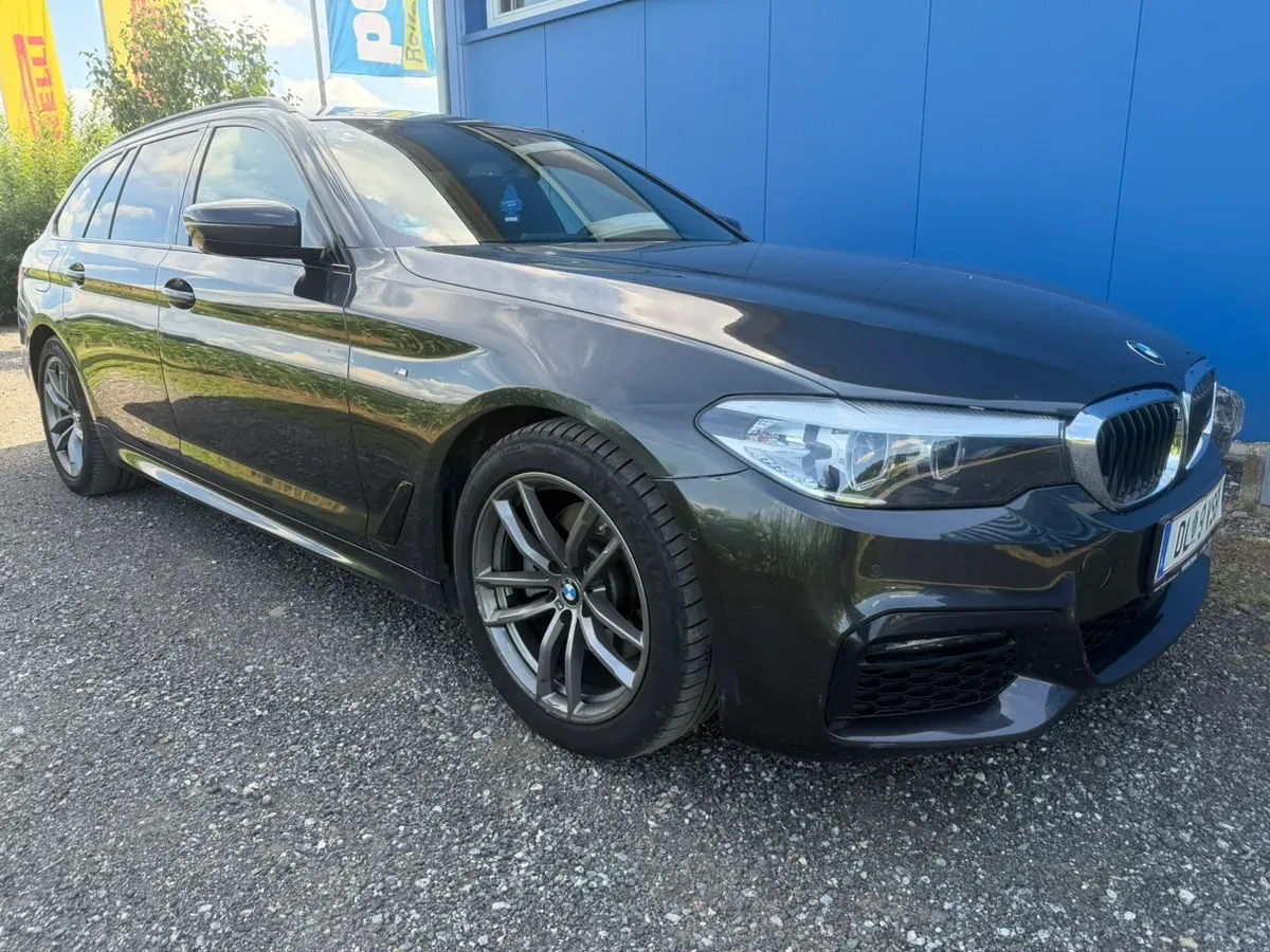 BMW 5 Series Touring 2018 photo 2