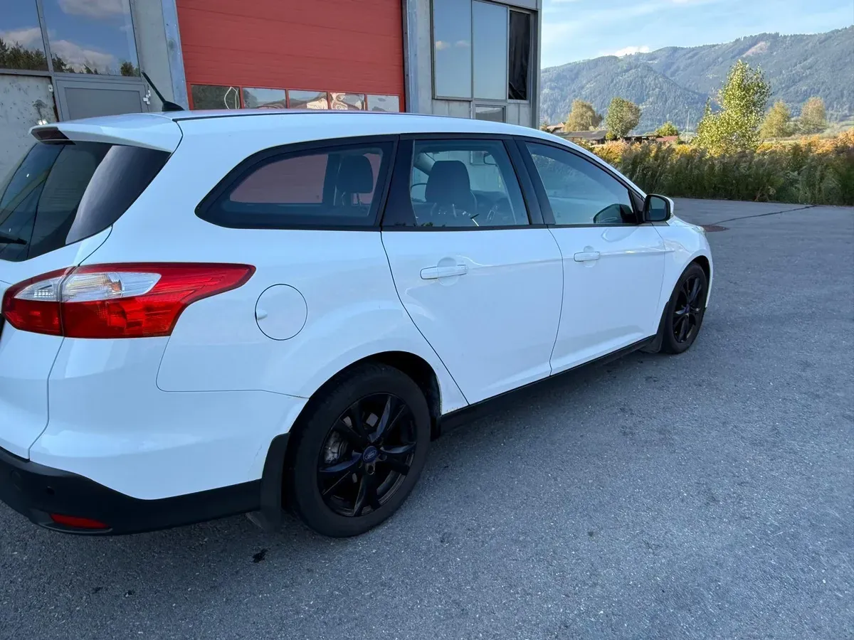 Ford Focus 2011 photo 3