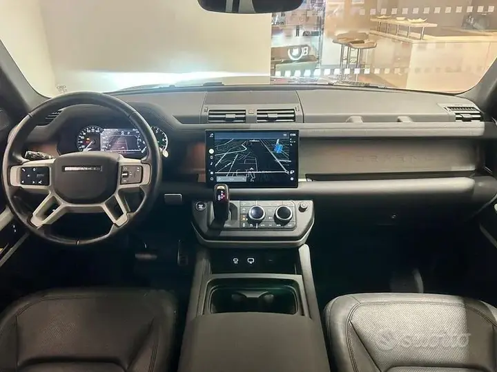 Land Rover Defender 2023 photo 4