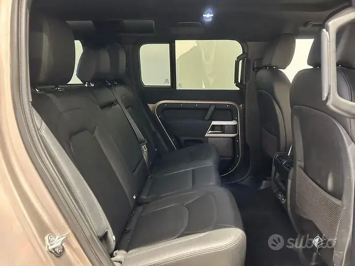 Land Rover Defender 2023 photo 5