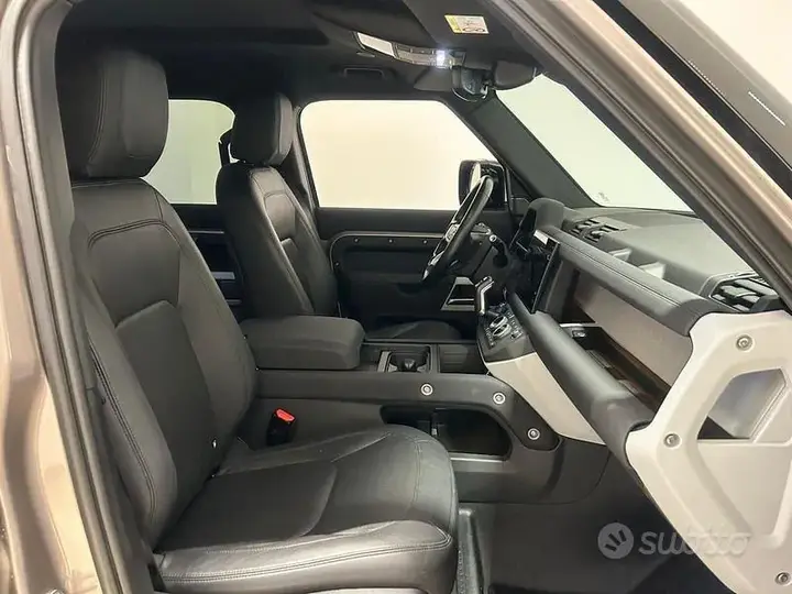 Land Rover Defender 2023 photo 3