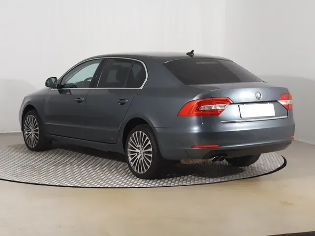 Skoda Superb 2014 photo 3