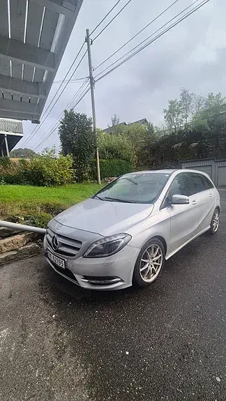 Mercedes-Benz B 180