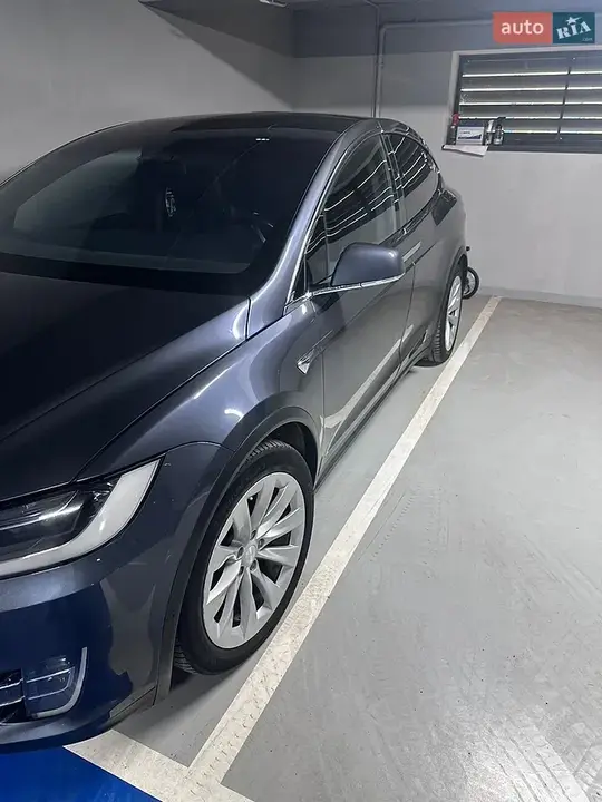 Tesla Model X 2018 photo 2