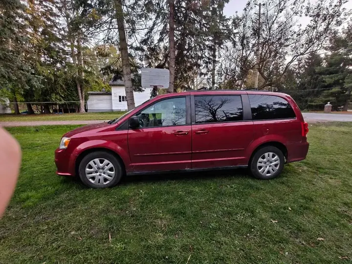 Dodge Caravan 2014 photo 2