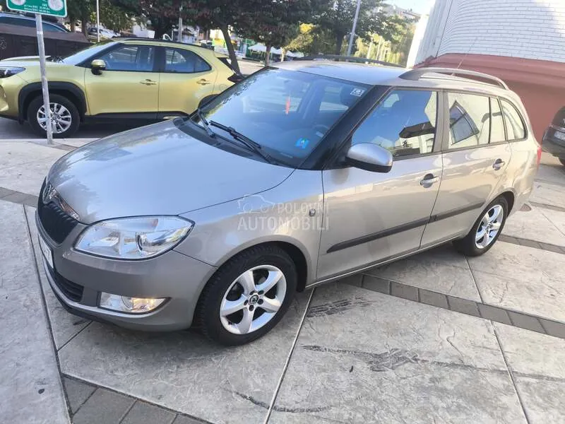 Skoda Fabia 2010 photo 2