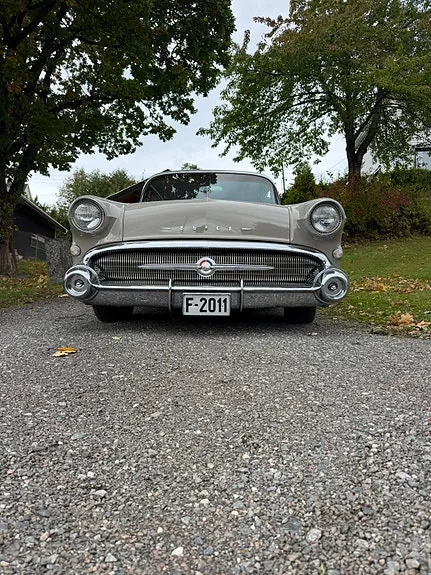 Buick Roadmaster 1957 photo 2