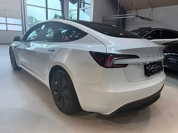 Tesla Model 3 2026 photo 3