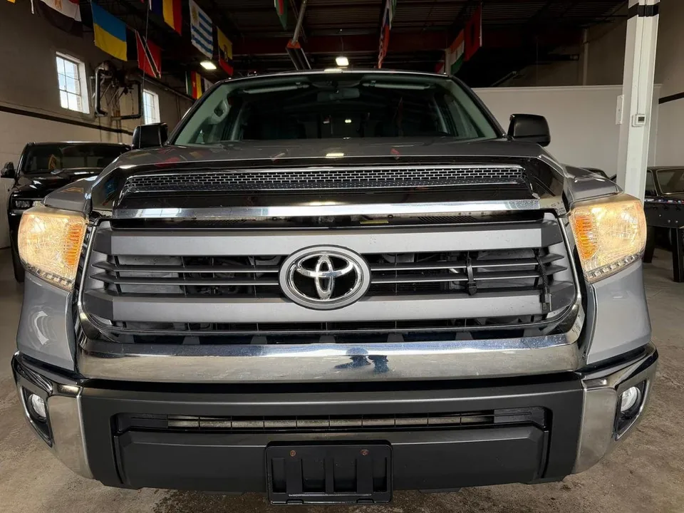 Toyota Tundra 2015 photo 2