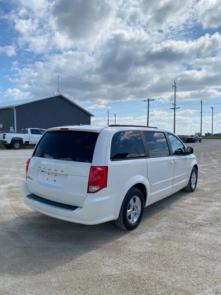Dodge Grand Caravan 2012 photo 2