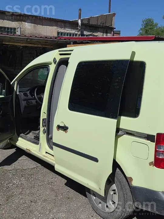 Volkswagen Caddy 2011 photo 2