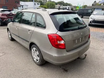 Skoda Fabia 2009 photo 3