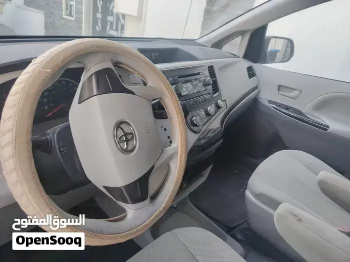 Toyota Sienna 2012 photo 3