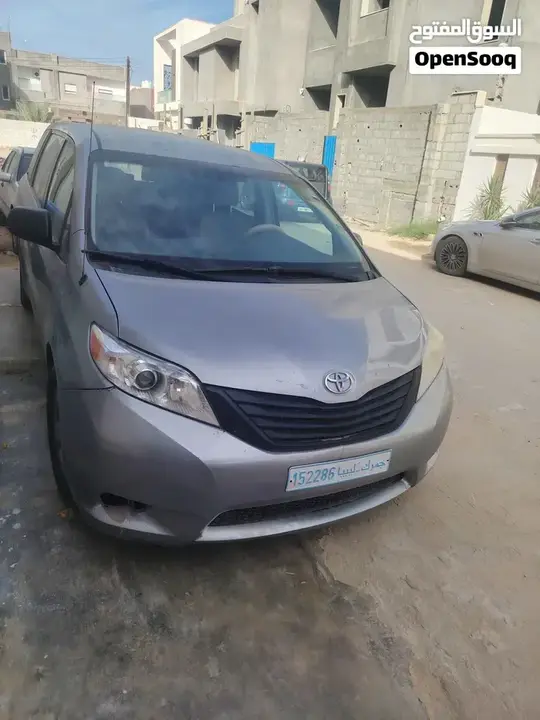 Toyota Sienna 2012 photo 2