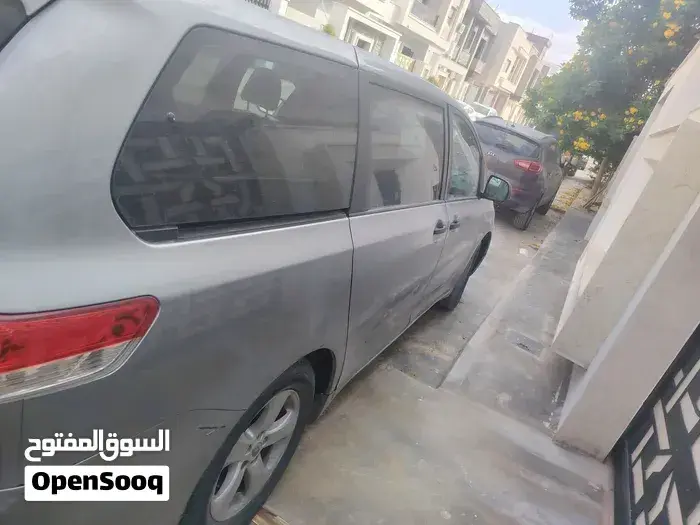 Toyota Sienna 2012 photo 4