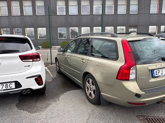 Volvo V50 2010 photo 2