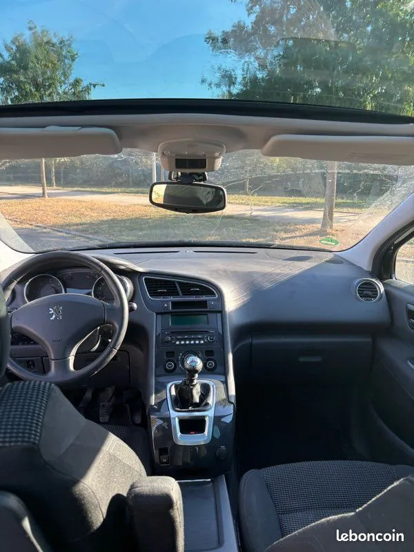 Peugeot 5008 2010 photo 3