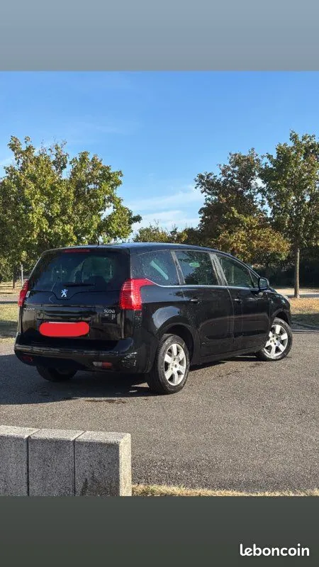 Peugeot 5008 2010 photo 2
