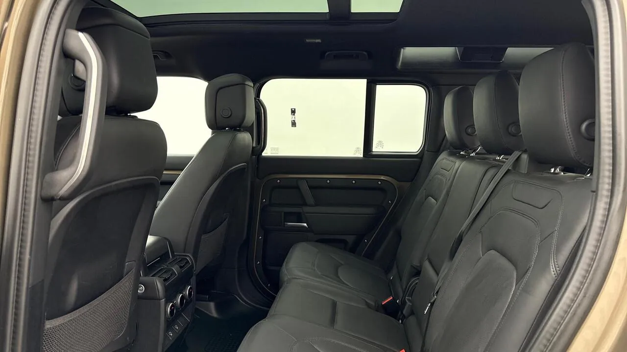 Land Rover Defender 110 2025 photo 4