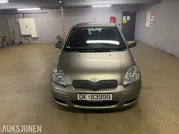 Toyota Yaris 2004 photo 2