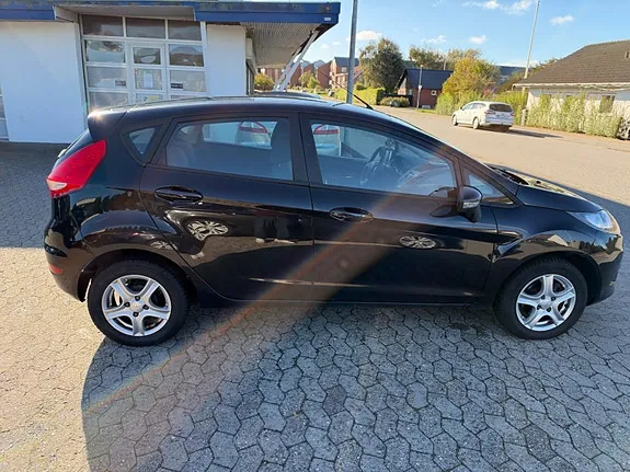 Ford Fiesta 2010 photo 5