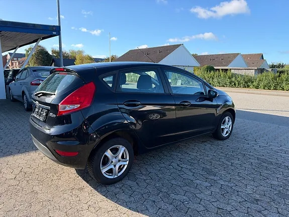 Ford Fiesta 2010 photo 3