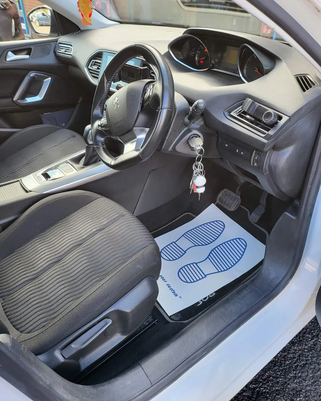 Peugeot 308 2015 photo 2