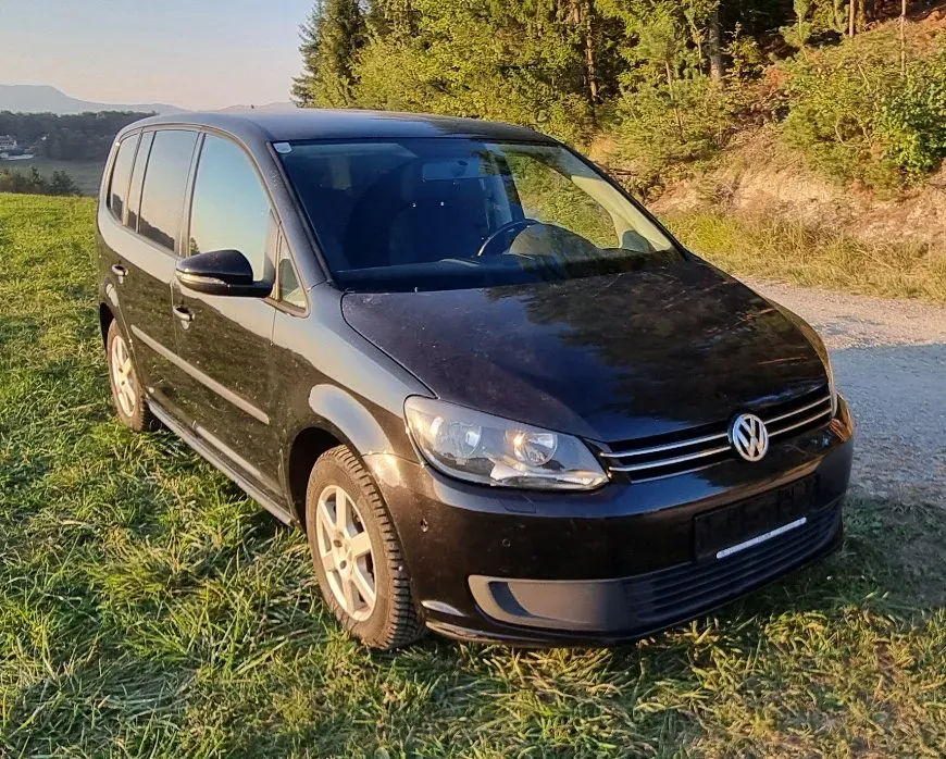Volkswagen Touran 2013 photo 2