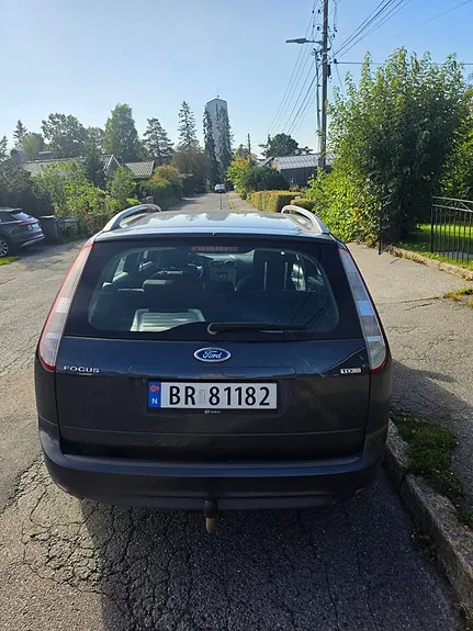 Ford Focus 2009 photo 2