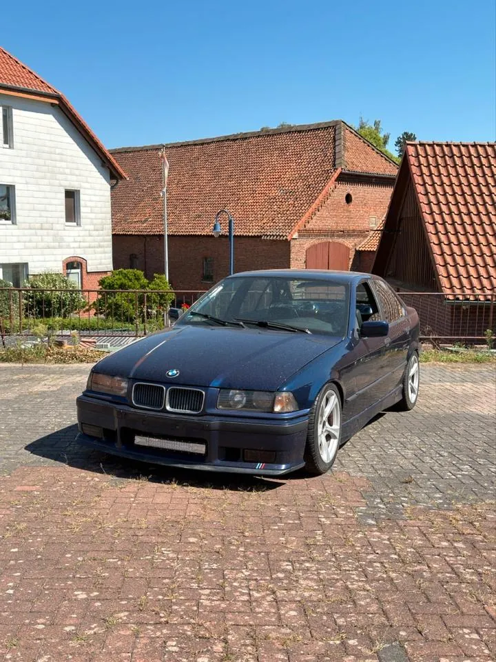 BMW 320I