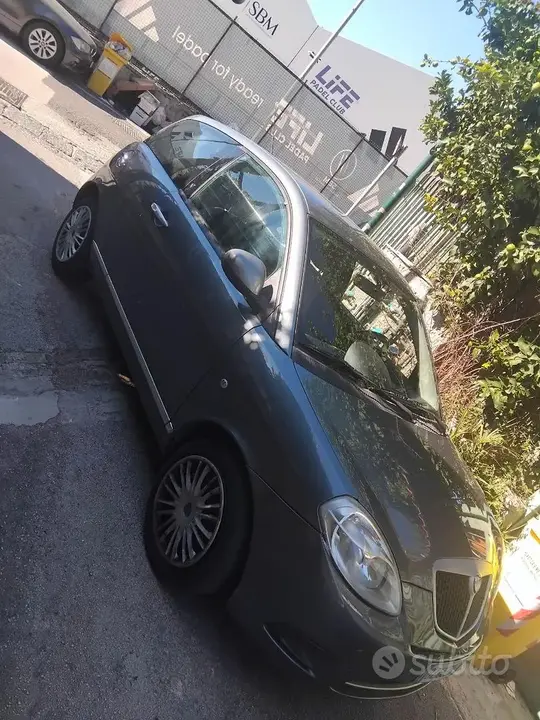 Lancia Ypsilon
