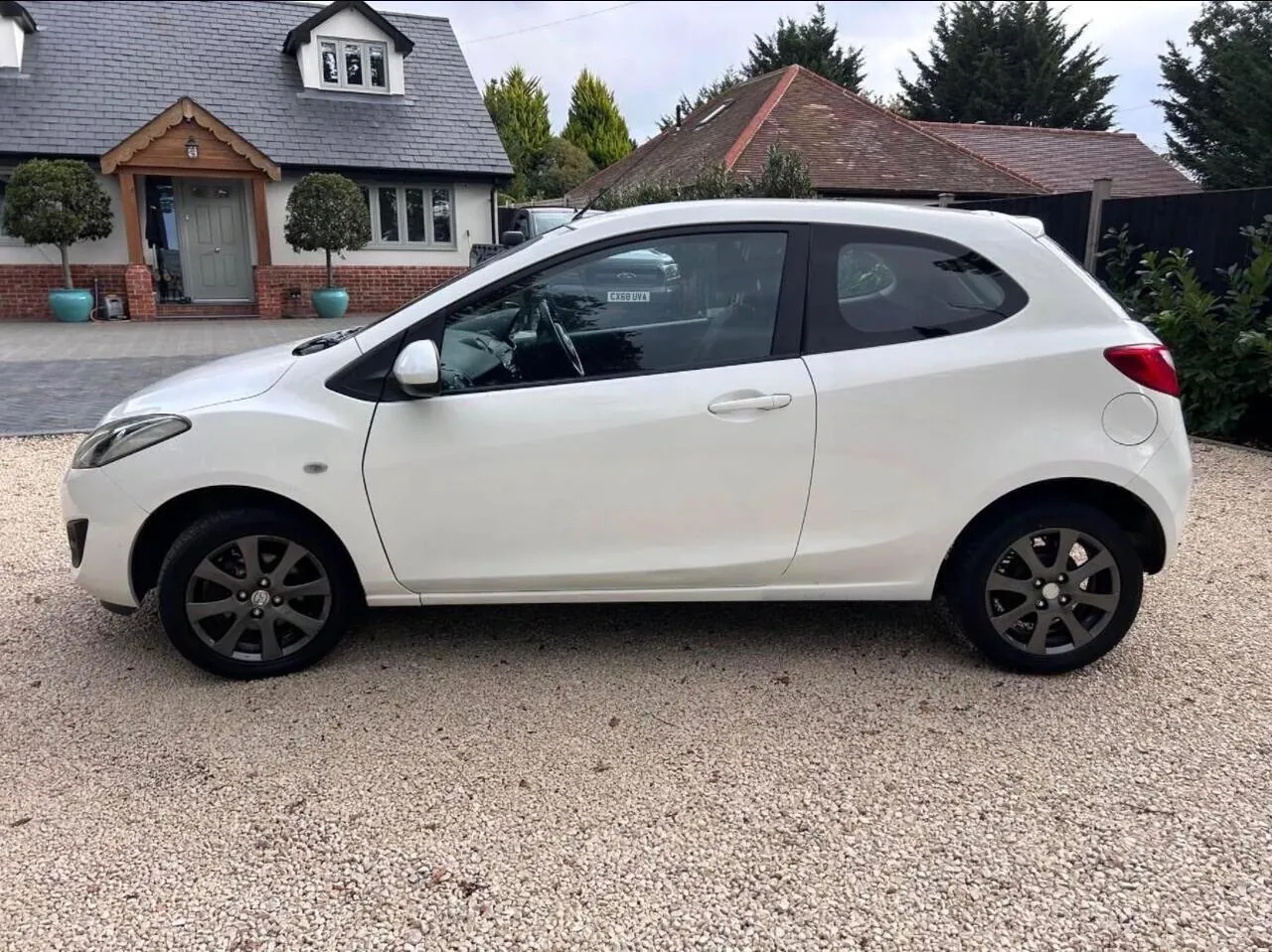 Mazda Mazda2 2011 photo 5
