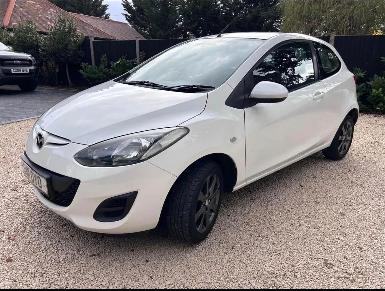 Mazda Mazda2 2011 photo 3