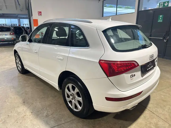 Audi Q5 2010 photo 4