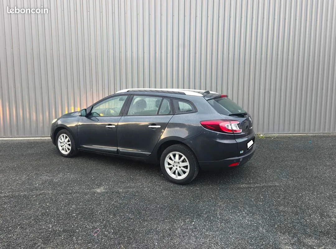 Renault Megane 2010 photo 2