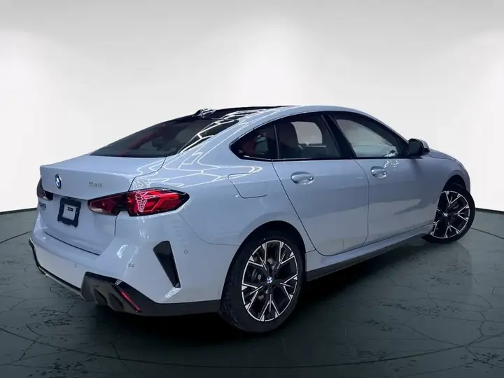 BMW 2 Series 2025 photo 4