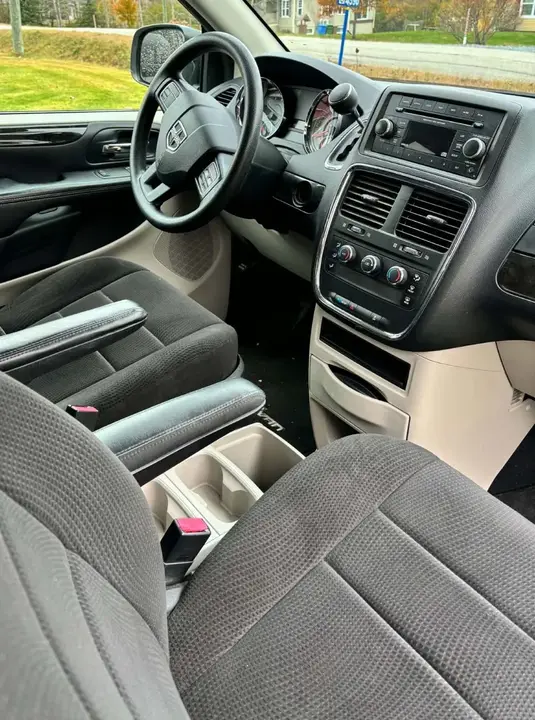 Dodge Grand Caravan 2012 photo 3