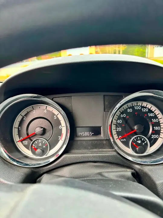 Dodge Grand Caravan 2012 photo 2
