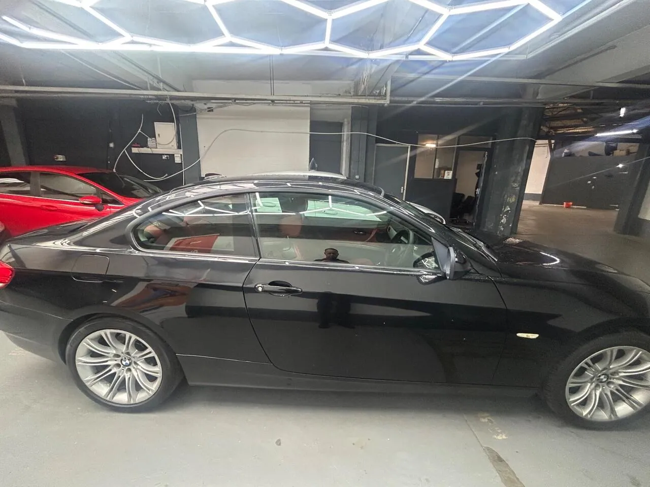 BMW 3 Series 2010 photo 3