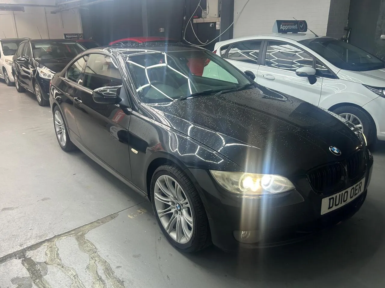 BMW 3 Series 2010 photo 2
